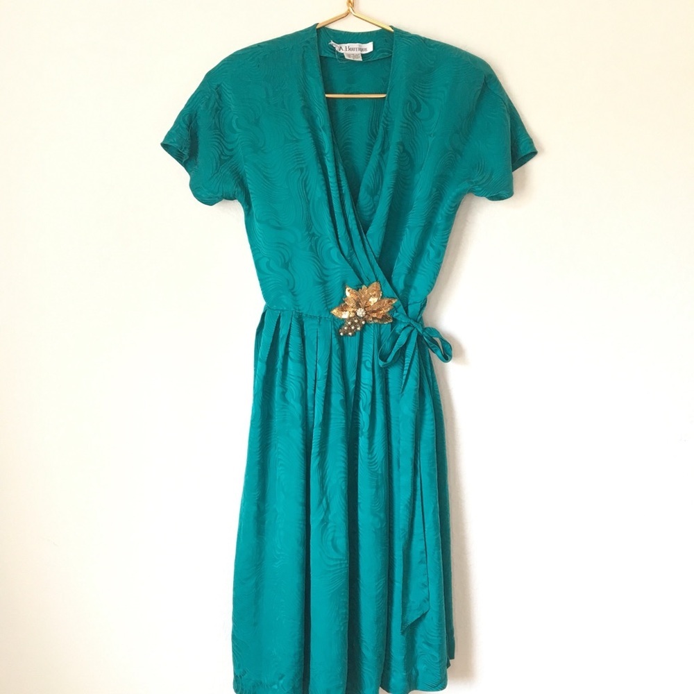VintageWrapSilkDressSwirls, Gold Sequin Appliqué - Picture 2 of 8
